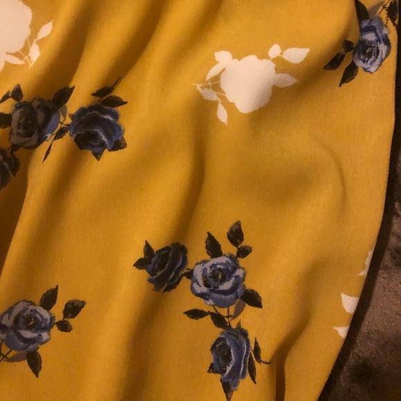 Crop top & High waisted bottoms - Picture 6 of 6